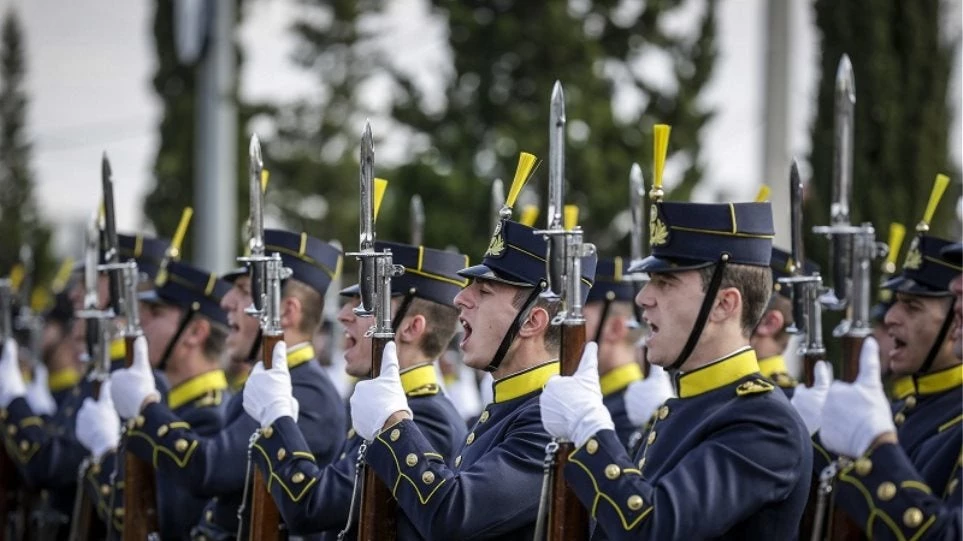 Δημοσκόπηση-χαστούκι για τους «προοδευτικούς»! – Οι Έλληνες εμπιστεύονται τον Στρατό, την Αστυνομία και τα Σχολεία